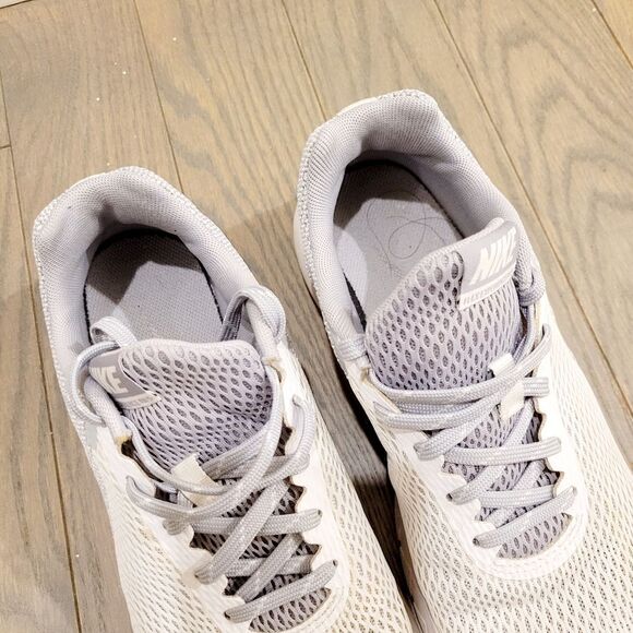 Nike Classic White & Grey Running Shoes Size: 8 US - Picture 9 of 11